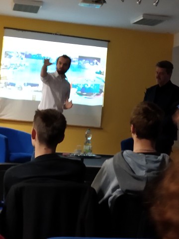 streda, 12. decembra 2018 16:08:39