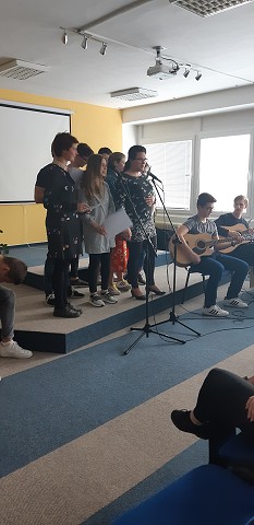 štvrtok, 2. mája 2019 11:58:52