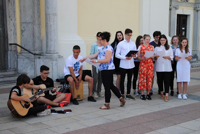 štvrtok, 6. júna 2019 11:07:34